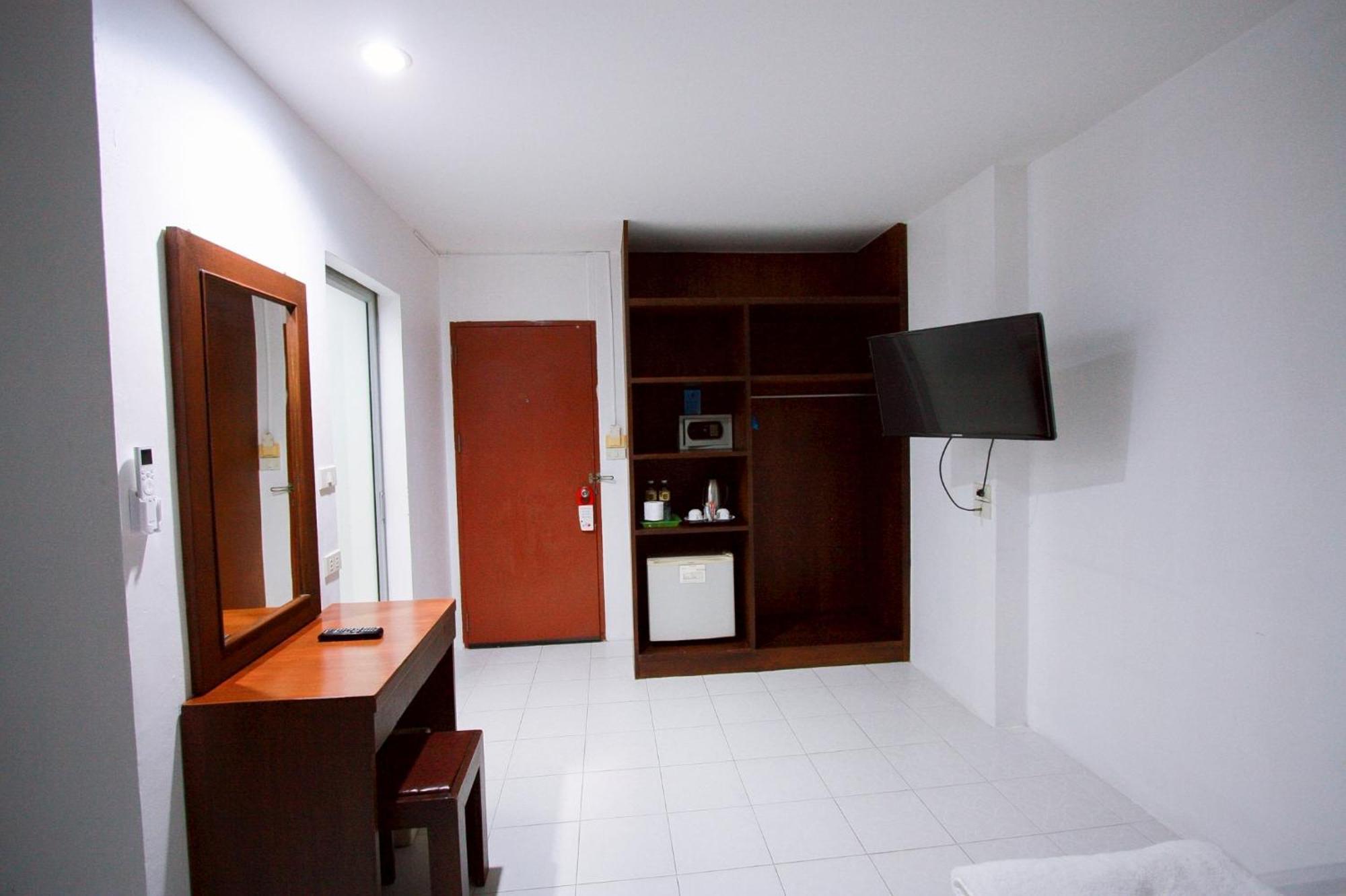 18 Coins Budget Hotel Pattaya Room photo