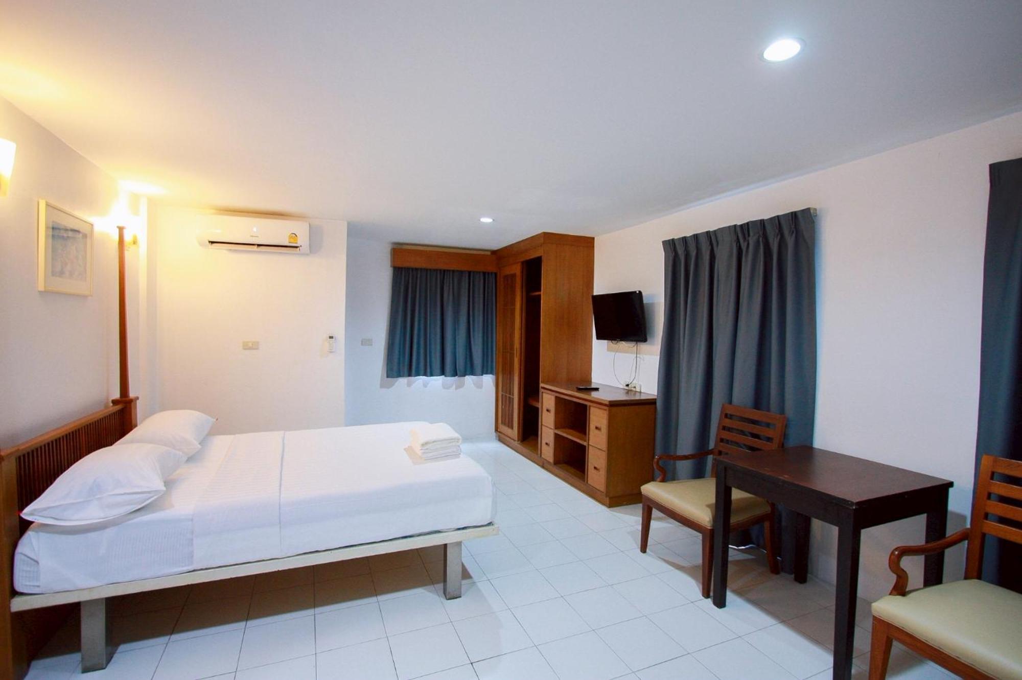 18 Coins Budget Hotel Pattaya Exterior photo