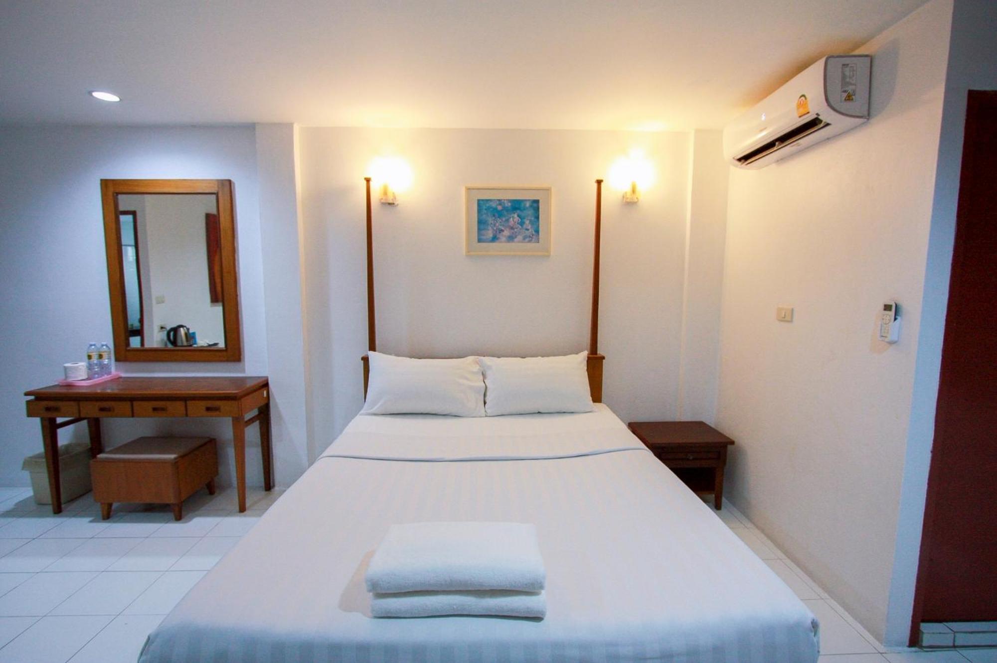 18 Coins Budget Hotel Pattaya Exterior photo
