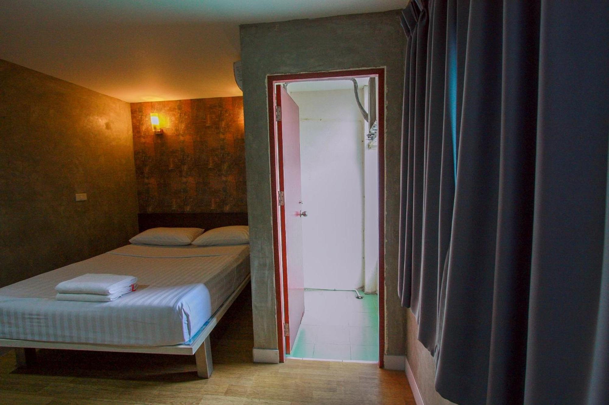 18 Coins Budget Hotel Pattaya Room photo